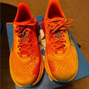 Hoka Machs 6